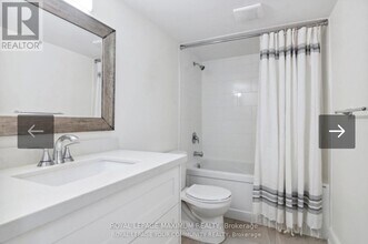 6077 King Rd in Nobleton, ON - Building Photo - Building Photo