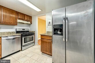 1403 Northgate Square in Reston, VA - Building Photo - Building Photo