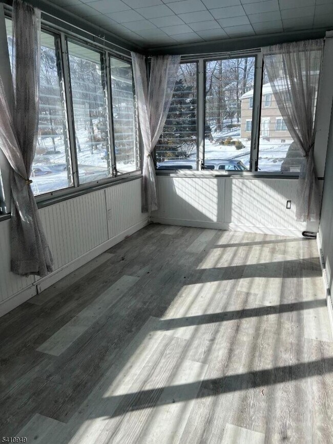 126 Metro Trail in Hopatcong, NJ - Building Photo - Building Photo