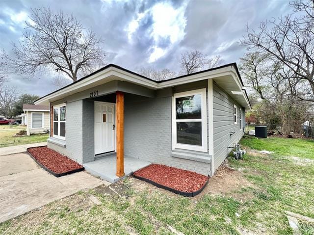 2107 Hedgerow St in Arlington, TX - Building Photo - Building Photo