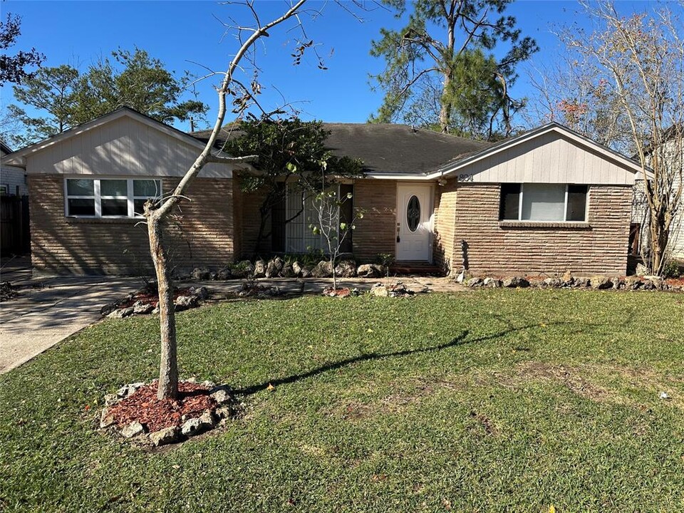 804 Mary Ann Dr in Friendswood, TX - Building Photo