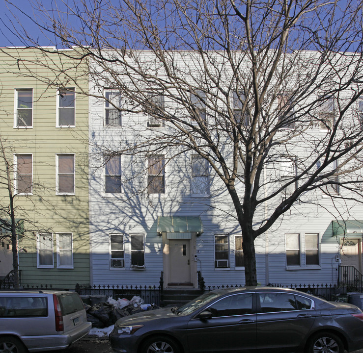 109 Freeman St in Brooklyn, NY - Foto de edificio