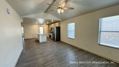 8009 Date Ave in Lubbock, TX - Building Photo - Building Photo