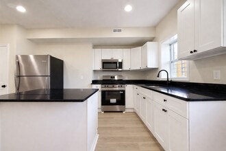 29 N Ellwood Ave in Baltimore, MD - Building Photo - Building Photo