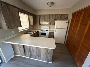 2374 S Sandburg Pt, Unit A in Homosassa Springs, FL - Foto de edificio - Building Photo