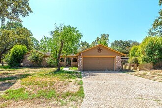 102 Butlers Ct in Conroe, TX - Building Photo - Building Photo