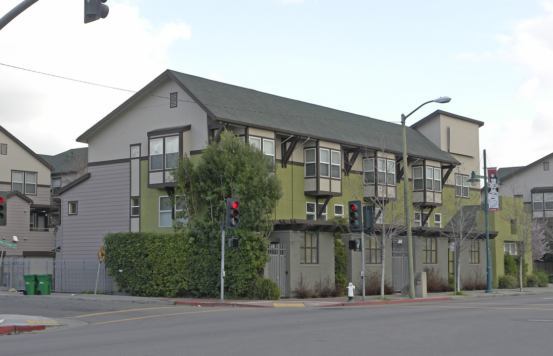 5200-5232 San Pablo Ave in Emeryville, CA - Foto de edificio