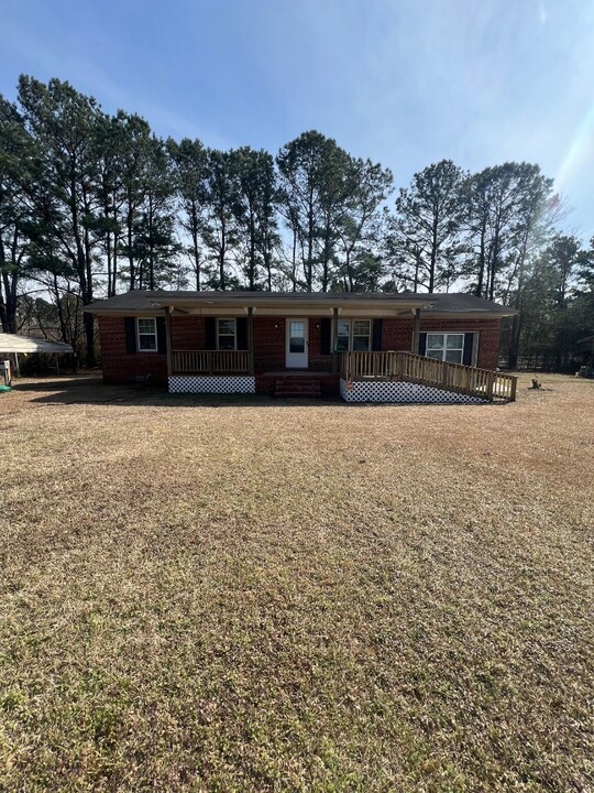 133 Oliver Cooper Rd in Richlands, NC - Building Photo