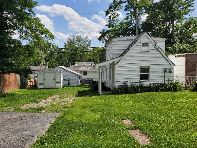 9534 Flora Ave in Overland, MO - Building Photo