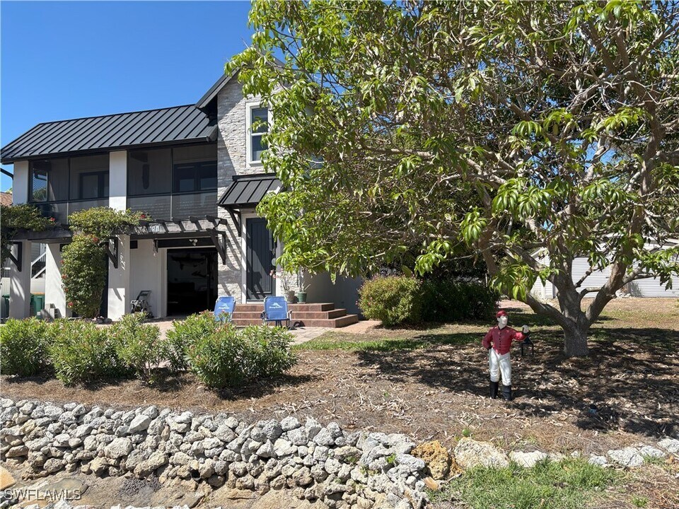 731 Glendale Ave in Naples, FL - Building Photo