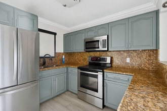 2061 NW 27th St in Miami, FL - Building Photo - Building Photo