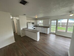 1355 Davis Rd in Dunedin, FL - Building Photo - Building Photo