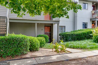 33 Finch Trail NE in Atlanta, GA - Building Photo - Building Photo