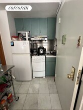 337 W 48th St in New York, NY - Building Photo - Building Photo
