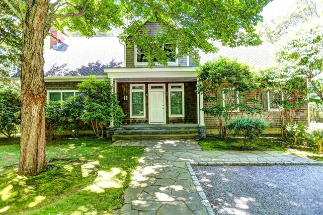 11 Forest Crossing in Sagaponack, NY - Building Photo - Building Photo