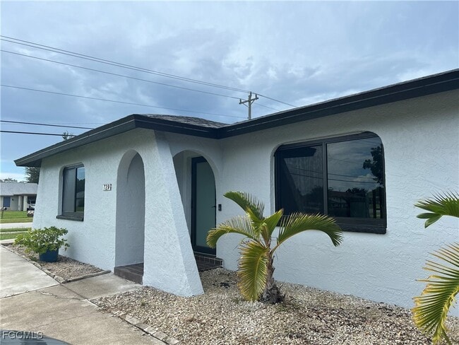 property at 729 SW 46th St