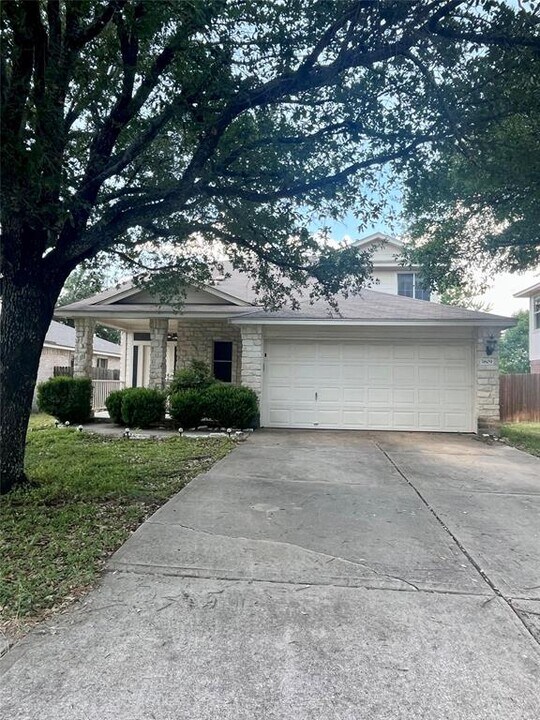 3809 Top Rock Ln in Round Rock, TX - Building Photo