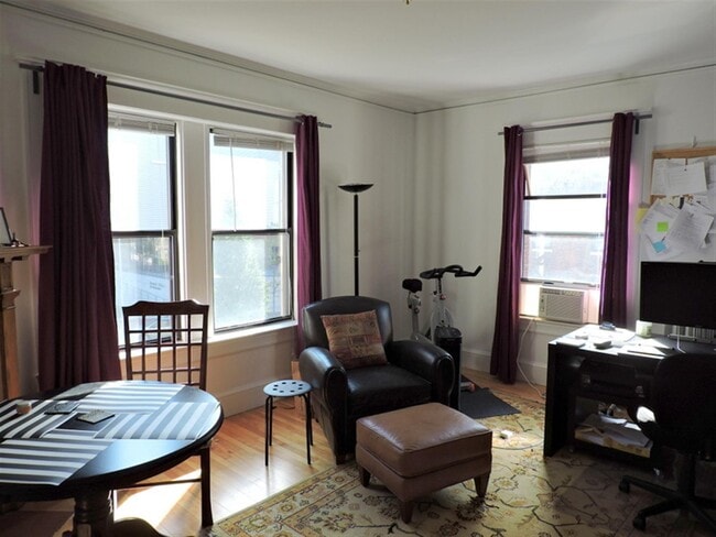 8 Prescott St, Unit 2 in Cambridge, MA - Foto de edificio - Building Photo