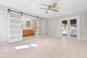 14020 SW 38th St in Miami, FL - Foto de edificio - Building Photo