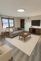 4 Poland Rd, Unit B in Freeport, ME - Building Photo