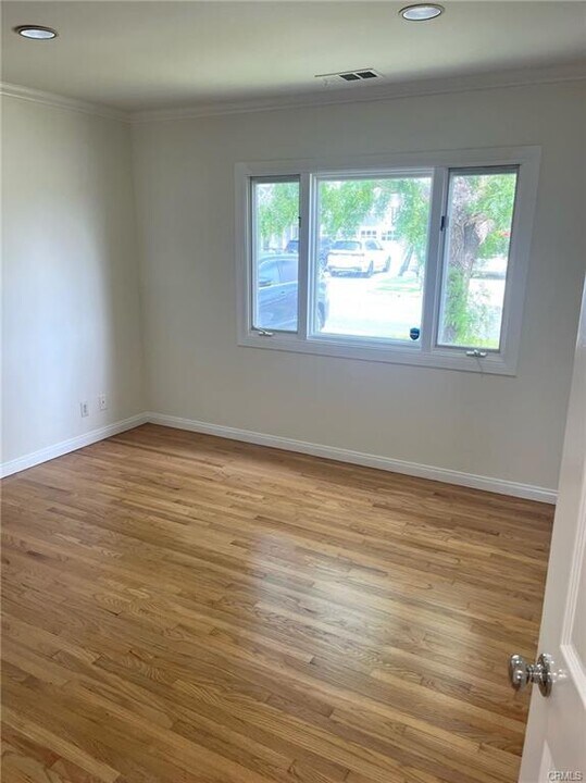 2001 Manzanita Ln in Manhattan Beach, CA - Building Photo