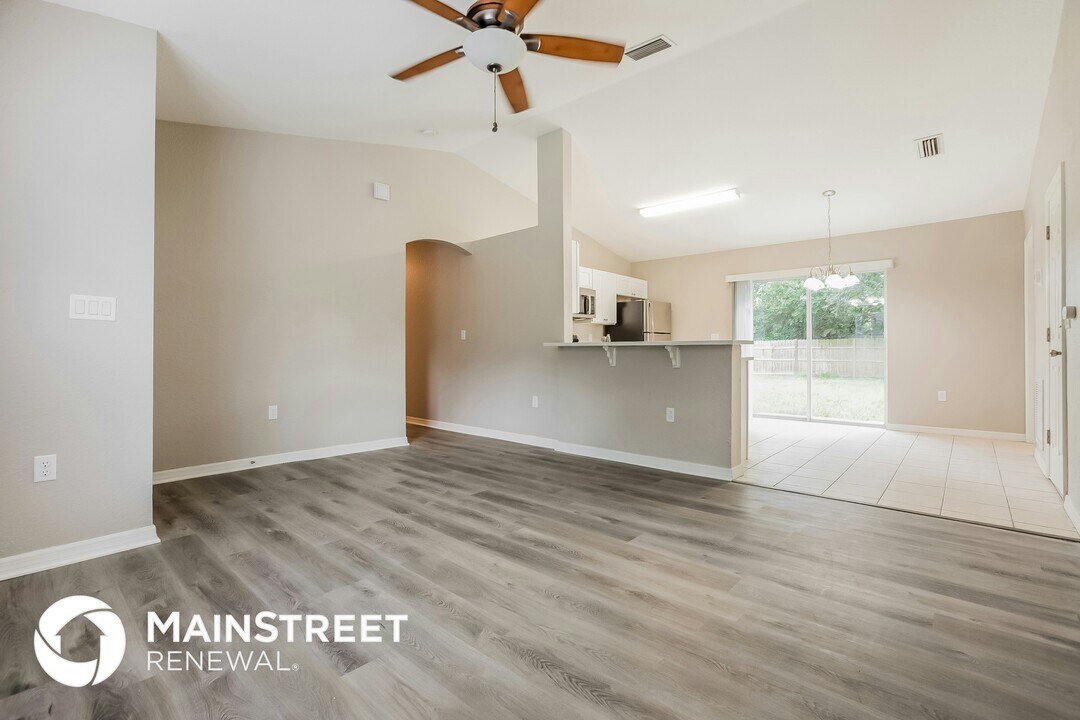 4585 Bathfeld Rd in North Port, FL - Building Photo