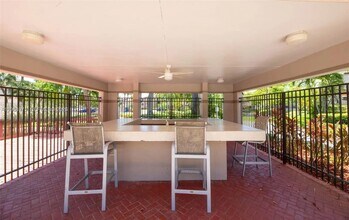 9849 Nob Hill Ln in Sunrise, FL - Building Photo - Building Photo