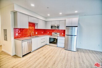 14629 Erwin St in Los Angeles, CA - Building Photo - Building Photo