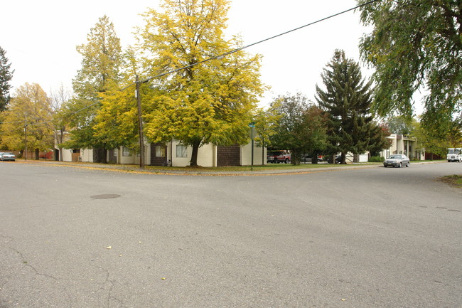 Manor Vale Apartments in Spokane, WA - Foto de edificio - Building Photo