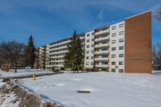 1550 Lawrence Ave W in Toronto, ON - Building Photo - Building Photo