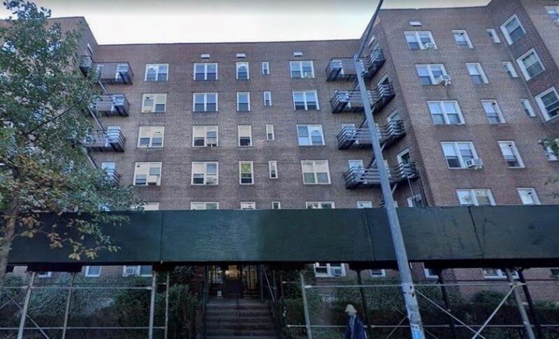 42-40 Bowne St in Queens, NY - Foto de edificio