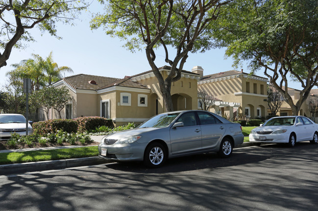 Harmony Court Apartment Homes in Redondo Beach, CA - Building Photo - Building Photo