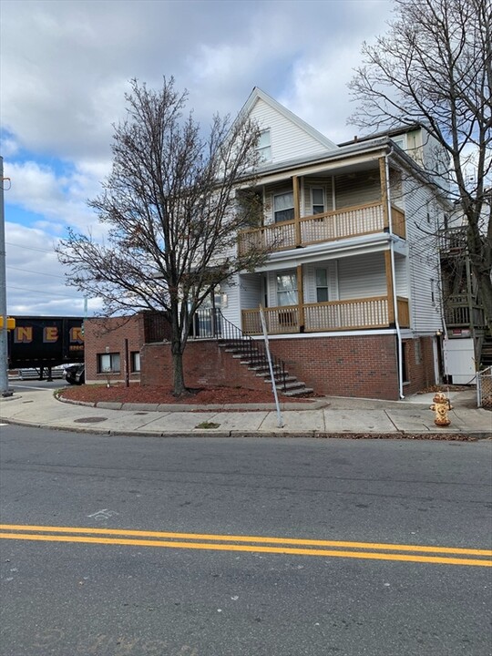 500 Beach St, Unit 1 in Revere, MA - Foto de edificio