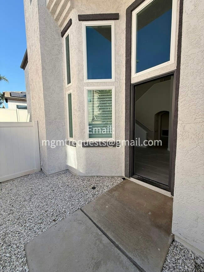 2231 Thyme Dr in Corona, CA - Foto de edificio - Building Photo