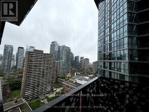 55 Charles St E in Toronto, ON - Building Photo - Building Photo