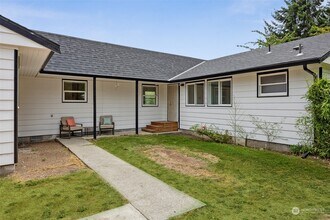 1805 S 268th St, Unit B in Des Moines, WA - Building Photo - Building Photo