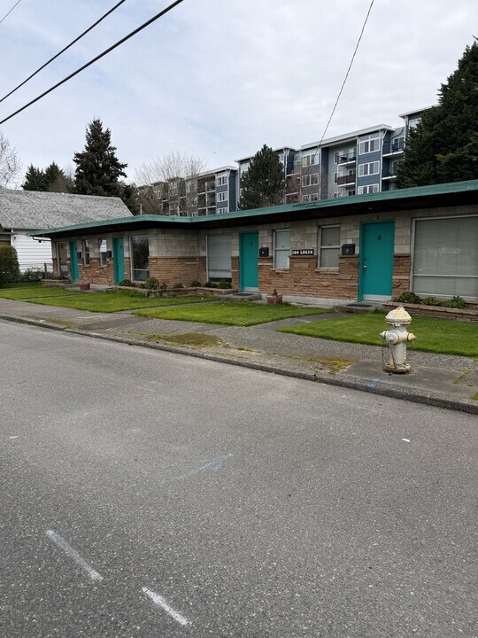 100 Logan Ave S, Unit Unit B in Renton, WA - Building Photo