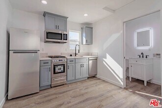 1812 W Glenoaks Blvd in Glendale, CA - Foto de edificio - Building Photo