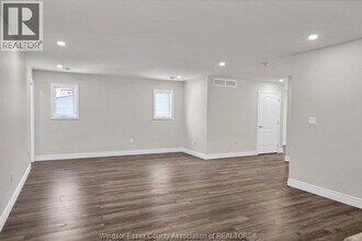 655-655 Stanley St in Windsor, ON - Building Photo - Building Photo