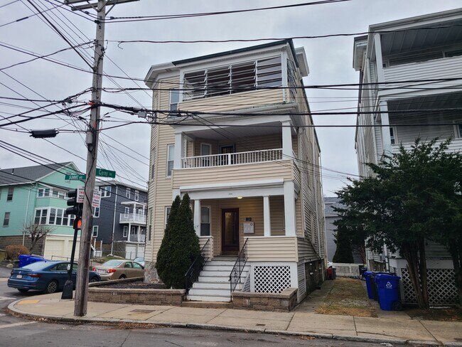 284 Summit Ave, Unit 3