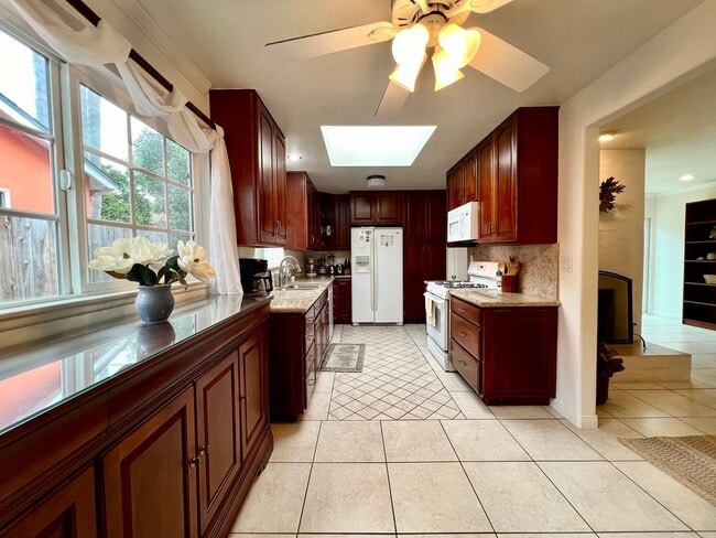 19 San Dimas Ave in Santa Barbara, CA - Building Photo - Building Photo