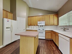 24 Hartsfield Ct in Greensboro, NC - Foto de edificio - Building Photo