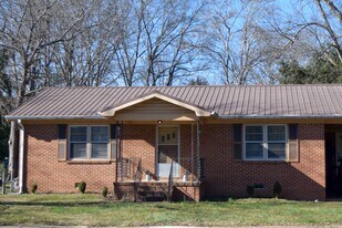 1021 Old Bishop Rd in Bishop, GA - Building Photo
