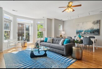 1421 S Halsted St, Unit 2A in Chicago, IL - Foto de edificio - Building Photo