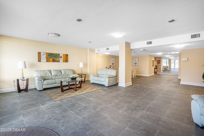 925 N Halifax Ave in Daytona Beach, FL - Building Photo - Building Photo