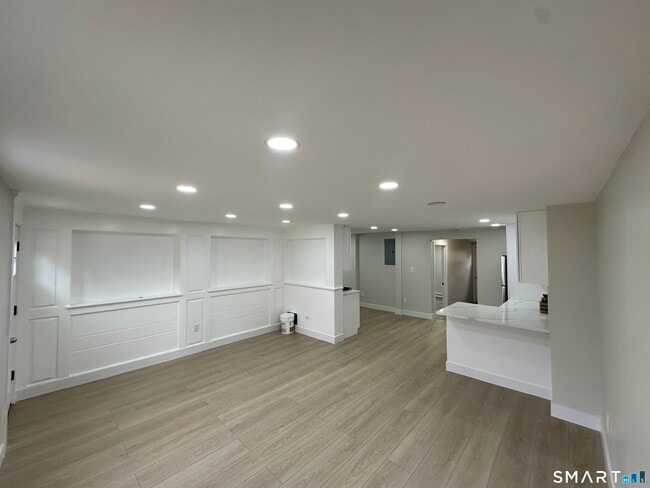 49 Dodgingtown Rd in Newtown, CT - Building Photo - Building Photo