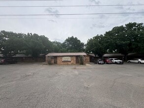 1404 N Grand Ave in Tahlequah, OK - Building Photo - Building Photo