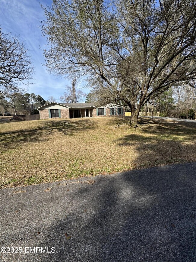 265 Oakwood Dr in Meridian, MS - Building Photo - Building Photo