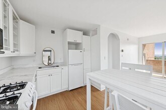 2800 Wisconsin Ave NW in Washington, DC - Building Photo - Building Photo