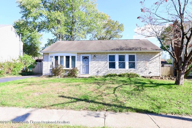 property at 17 Commodore Ct